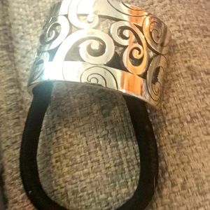 Brighton Pony Tail Holder